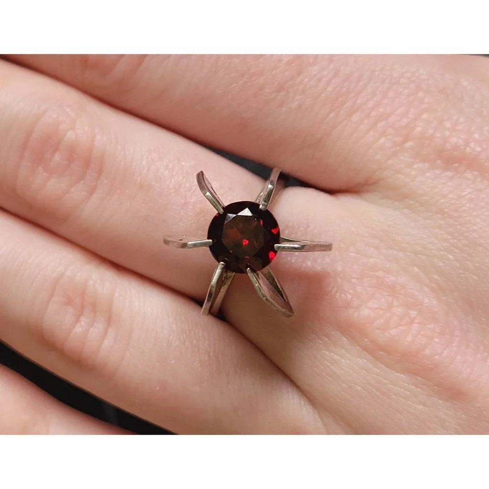 Vintage MCM Starburst Sterling Silver Red Stone Ring Garnet Funky Size 6 Triangl